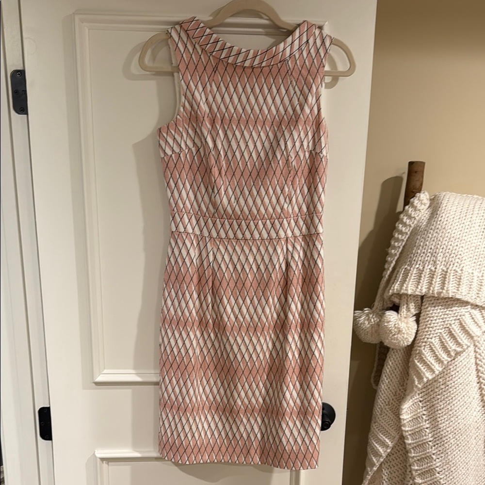 Sleeveless Pink and White Patterned Dress